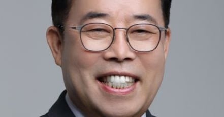 일흔 바라보는 회장님, AI 자격증 딴 까닭 - 뉴스 썸네일 이미지