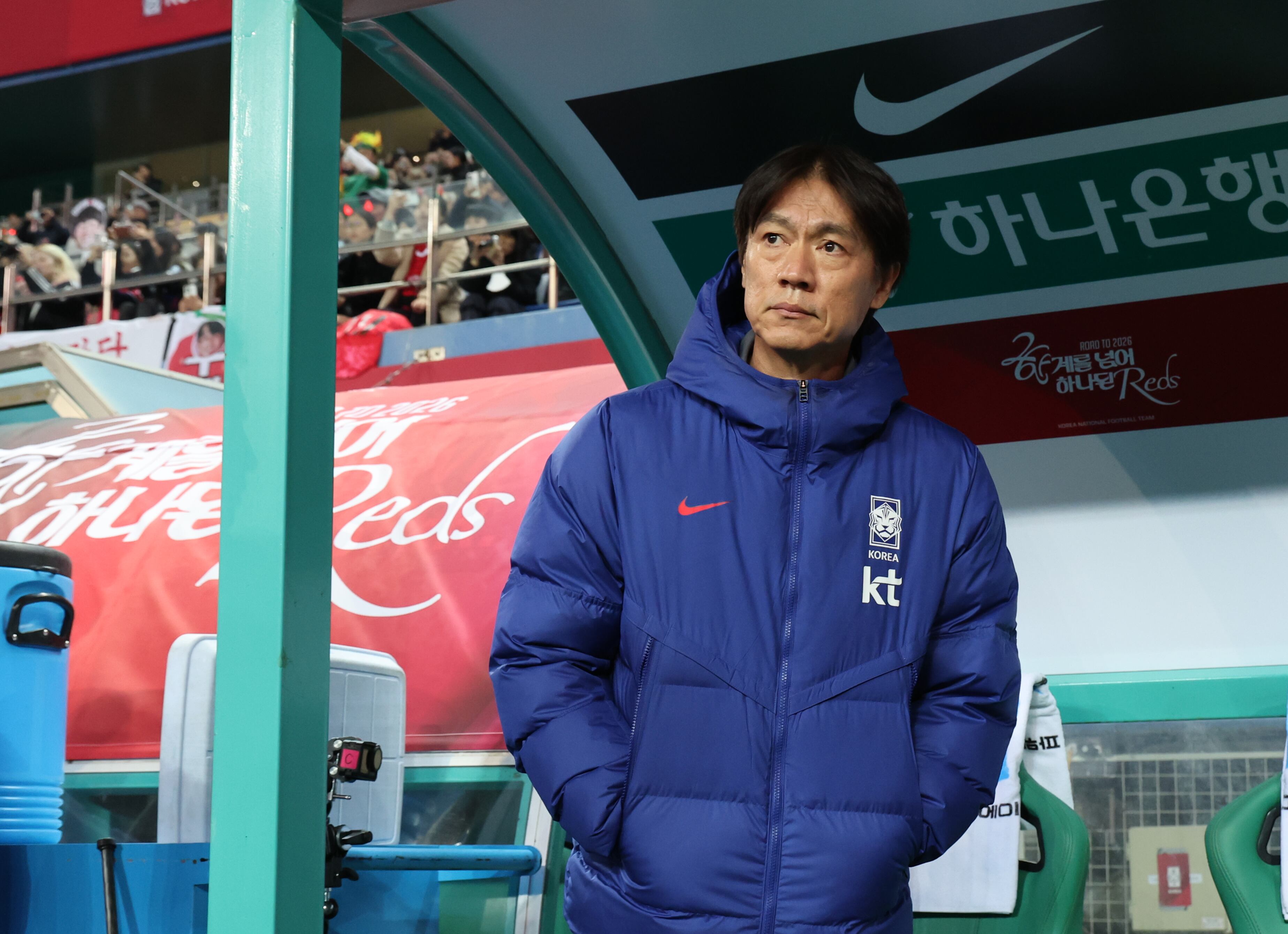 14일 대전월드컵경기장에서 열린 남자축구 국가대표 A매치 평가전 대한민국과 볼리비아의 경기. 한국 홍명보 감독이 입장하고 있다./연합뉴스