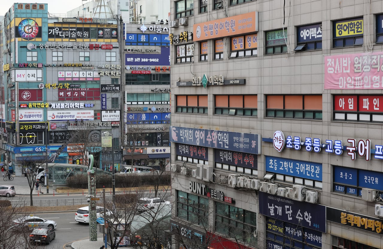 2026년 2월 26일 경기도 안양시 평촌 학원가의 모습. /장경식 기자