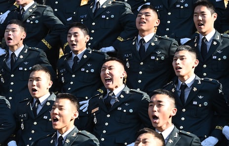 ‘알바 수준’ 軍 초임하사 월급, 내년에 300만원 넘길듯