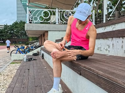 킵초게처럼 깔창을 빼냈다… ‘춘마’ 한 달 앞두고 만난 복병