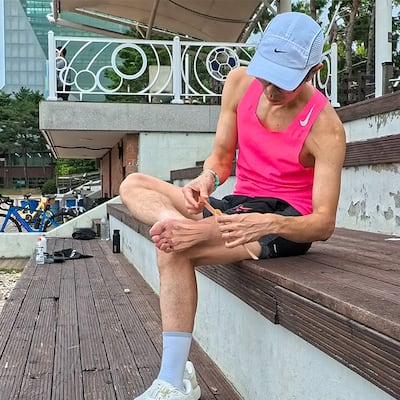 킵초게처럼 깔창을 빼냈다… ‘춘마’ 한 달 앞두고 만난 복병