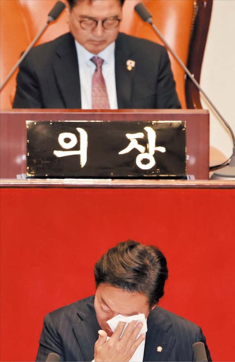 People Power Party Lawmaker Park Soo-min Sets 17-Hour Filibuster Record