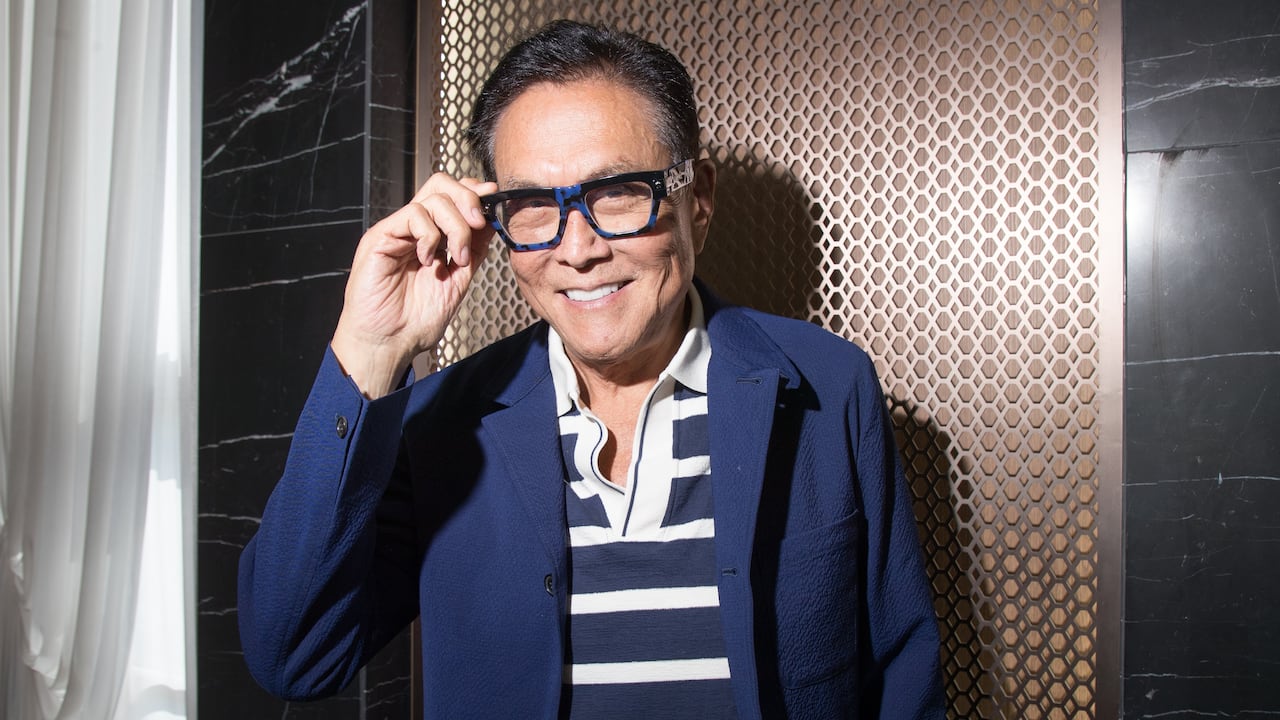 Kiyosaki Criticizes Fiat, Regrets Bitcoin Miss