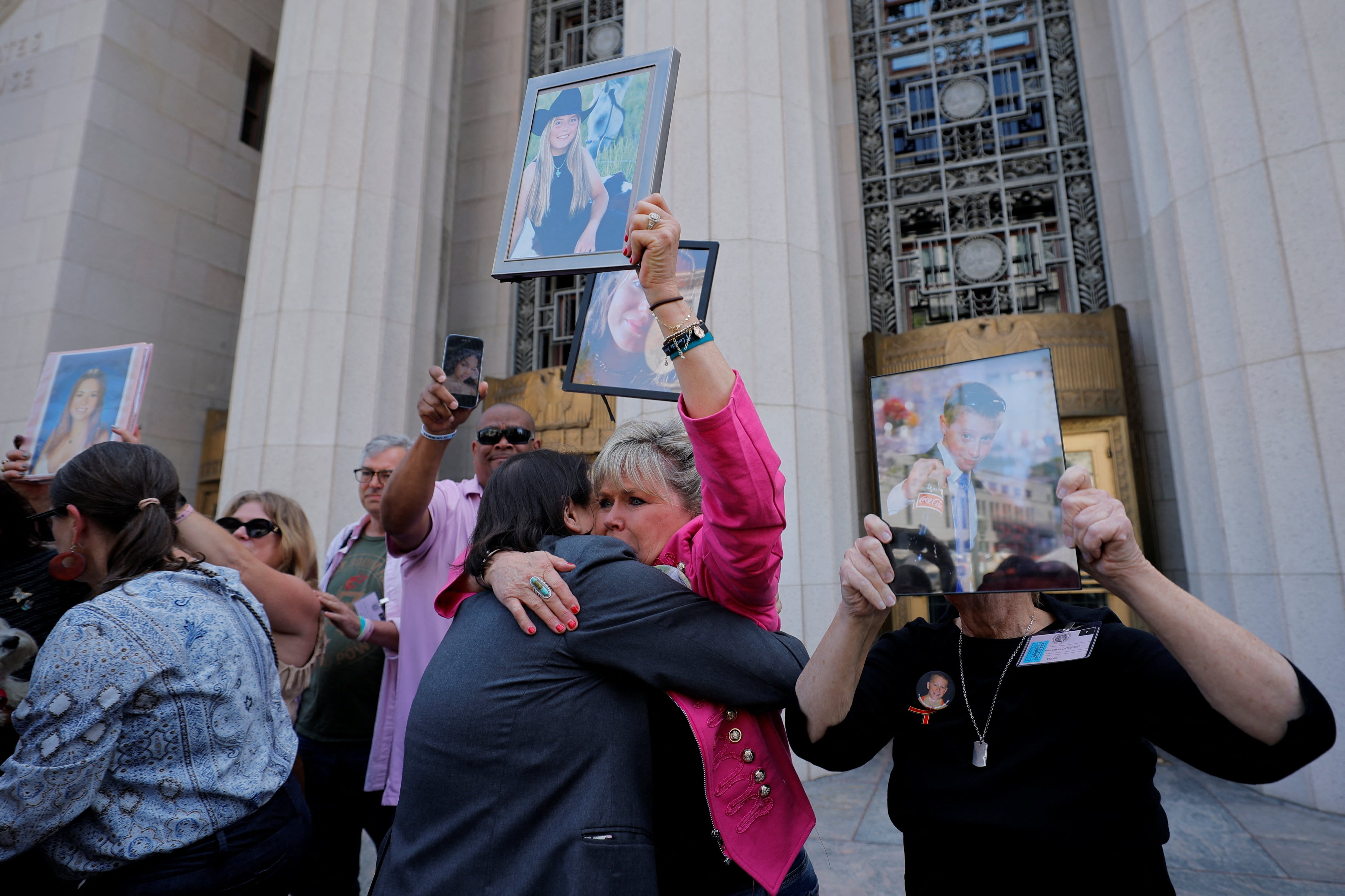 “아동·청소년 소셜미디어 중독”… 메타·구글에 배상 판결