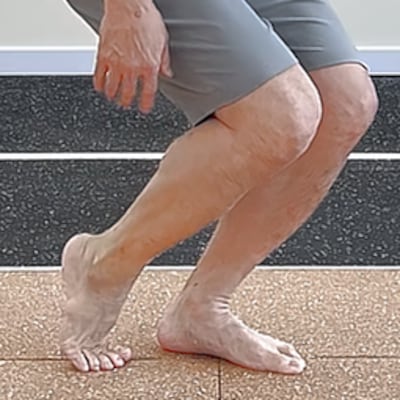 아침 첫발이 찌릿하다면… 굳은 발바닥 깨우는 운동