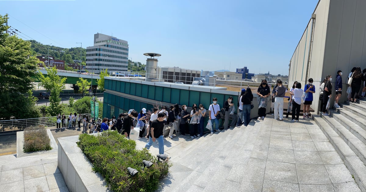 디지털 네이티브 ‘Z세대’의 반전...오프라인 매장, 현장 강의에 열광한다 - 뉴스 썸네일 이미지