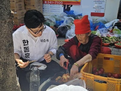 철퍼덕 앉아 찰밥 먹방...“쪼대로 산다”는 정치 신인류, 한동훈