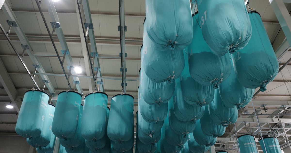 세탁물에 칩 심어 수명까지 추적... 렌탈 솔루션 기업으로 변신 중인 런... - 뉴스 썸네일 이미지