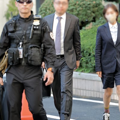 김승원 청문회 도중 재판 나온 ‘신약 청탁’ 브로커…묵묵부답
