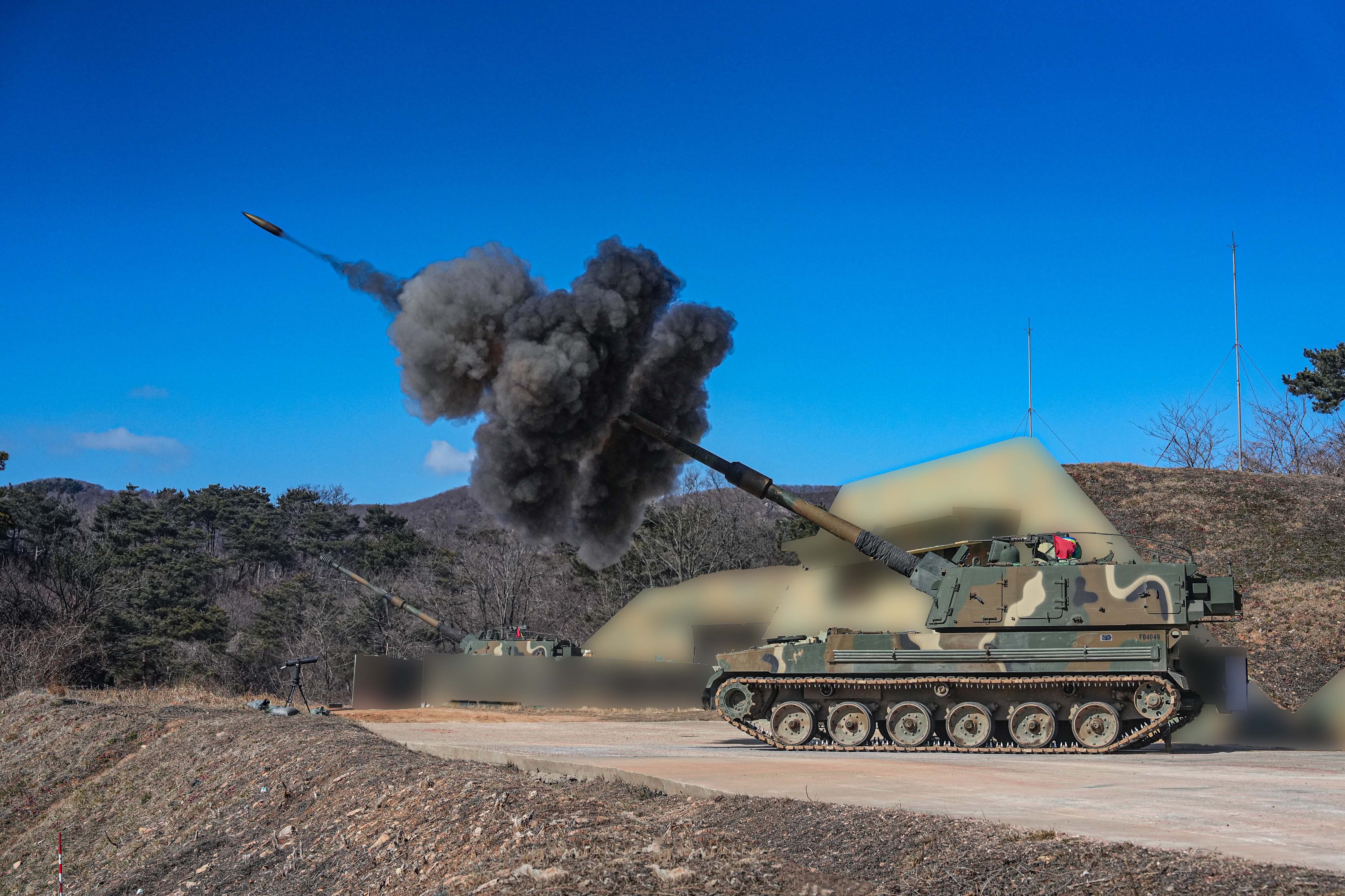 서북도서방위사령부 예하 해병대 제6여단과 연평부대는 19일 백령도와 연평도에서 K-9 자주포가 참가한 가운데 1분기 해상사격훈련을 실시하였다. /합참