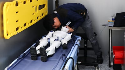공장 로봇이 쓰러지자… 앰뷸런스가 출동했다