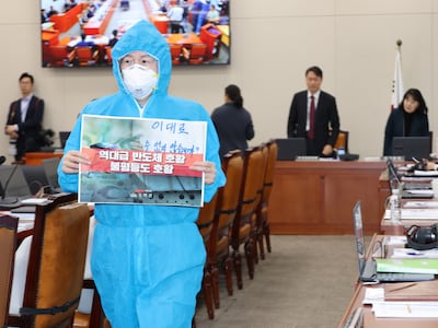 방진복 입고 국감장 나온 정혜경 “반도체 호황, 하청에도 돌아가야”