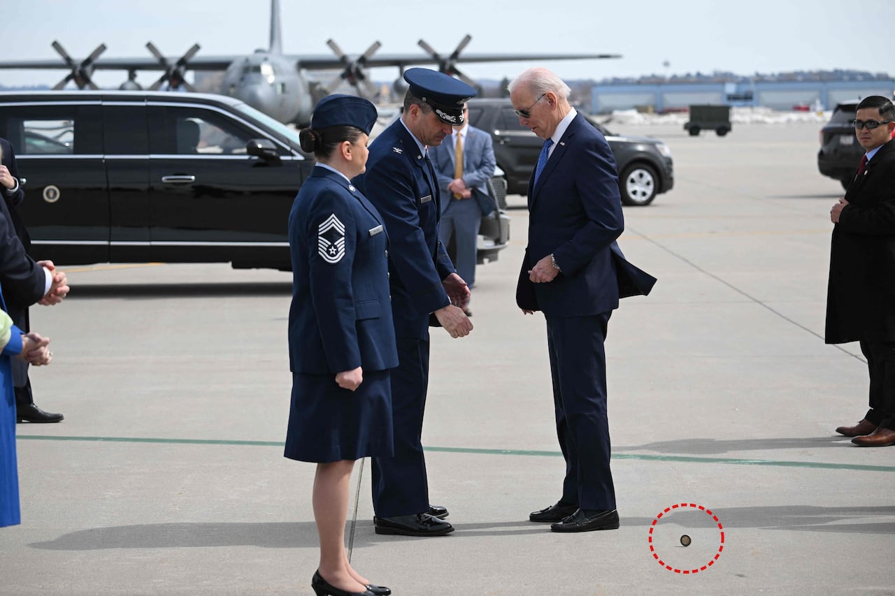 더 한장] 갈 길 잃은 美 바이든의 챌린지 코인!