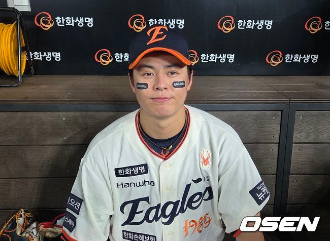 “방심 하라고 표정 연기를 했죠” 포수 농락한 능청 연기와 센스 주루…”끝내기 홈런보다 기뻐요” – 출장용접