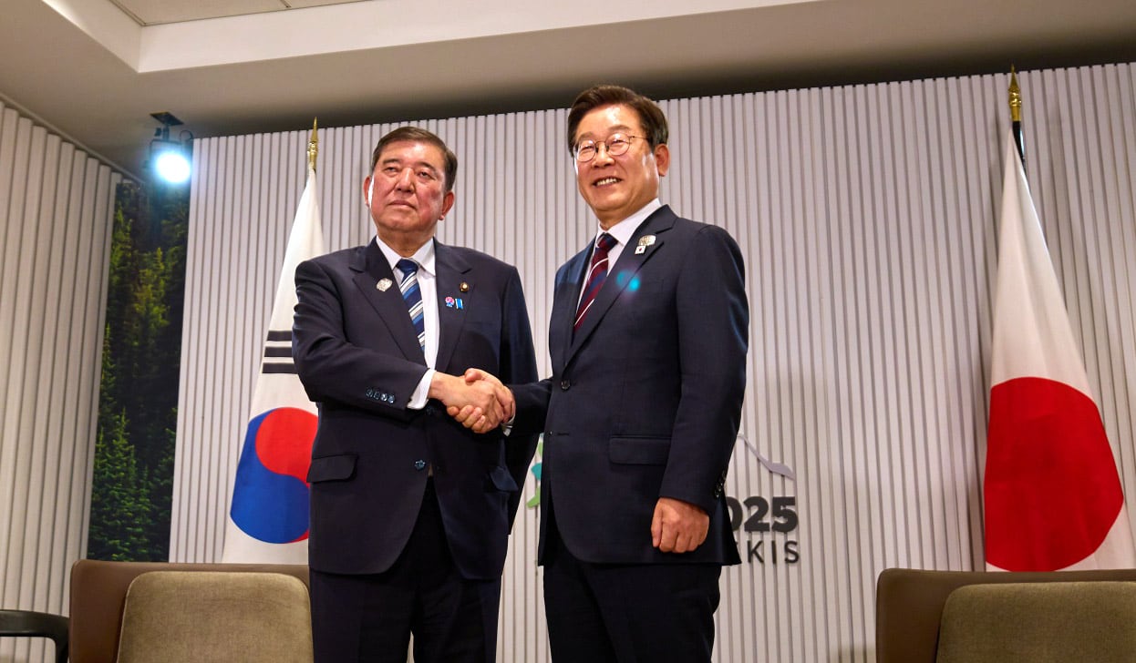 지난 7월 캐나다의 캐내내스키스에서 이재명 대통령이 이시바 시게루 일본 총리와 한·일 정상회담을 갖을때의 모습/대통령실 제공