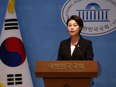 전재수 ‘부산 돔구장’ 공약에… 서지영 “사직야구장 재건축하라”