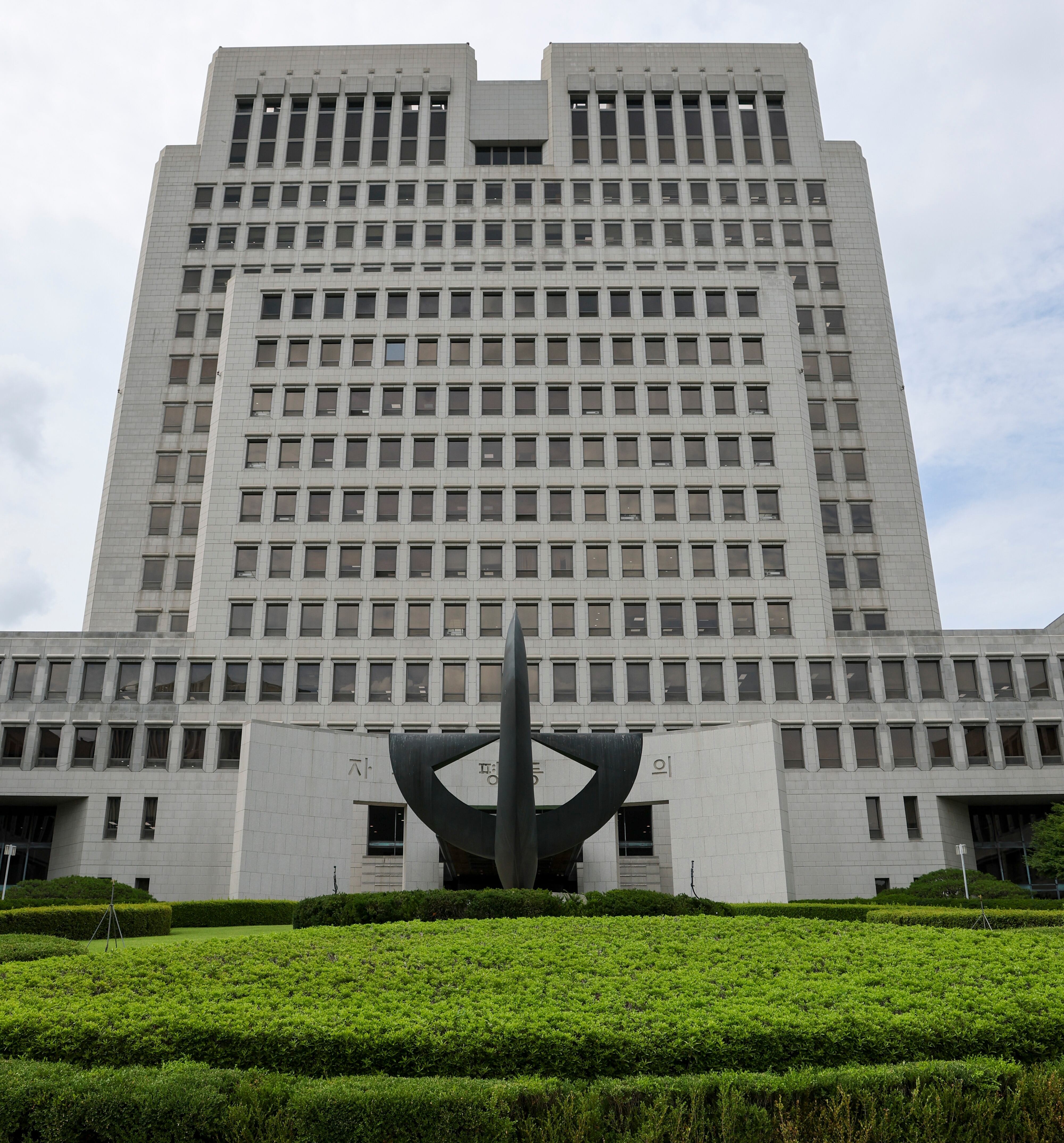 폰테크 달인 대법 “수사 받는 줄 몰랐다면 성범죄 피해자 신상 공개해도 처벌 못해”