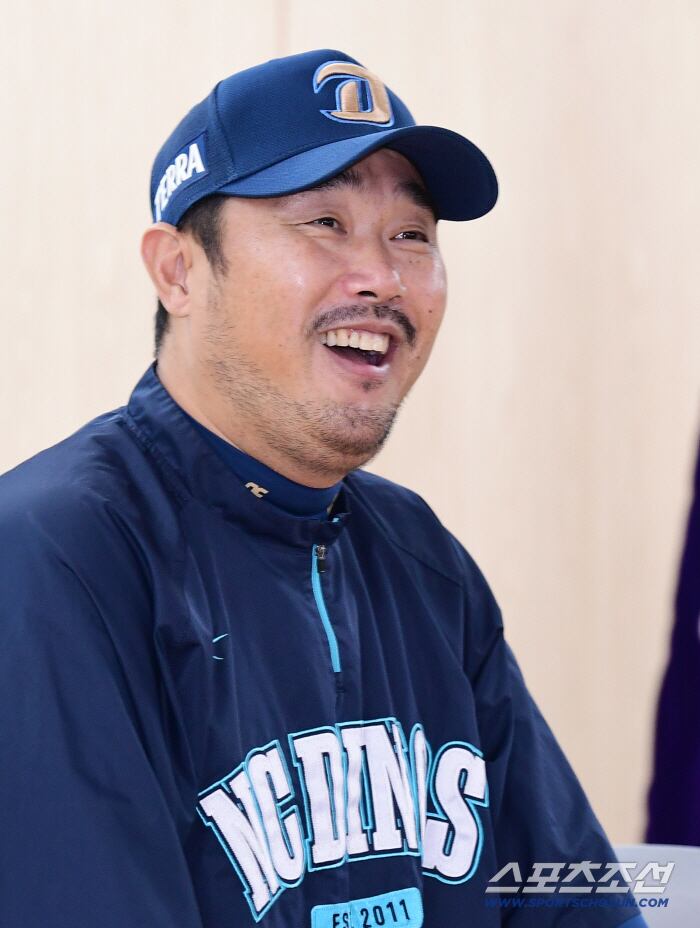 6일 대구 삼성라이온즈파크에서 열린 NC와 삼성의 와일드카드 1차전. 인터뷰를 하고 있는 NC 이호준 감독. 대구=송정헌 기자songs@sportschosun.com/2025.10.06