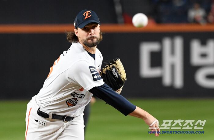 30일 대전 한화생명볼파크에서 열린 한국시리즈 4차전 한화 이글스와 LG 트윈스의 경기. 한화 와이스가 역투하고 있다. 대전=박재만 기자 pjm@sportschosun.com/2025.10.30