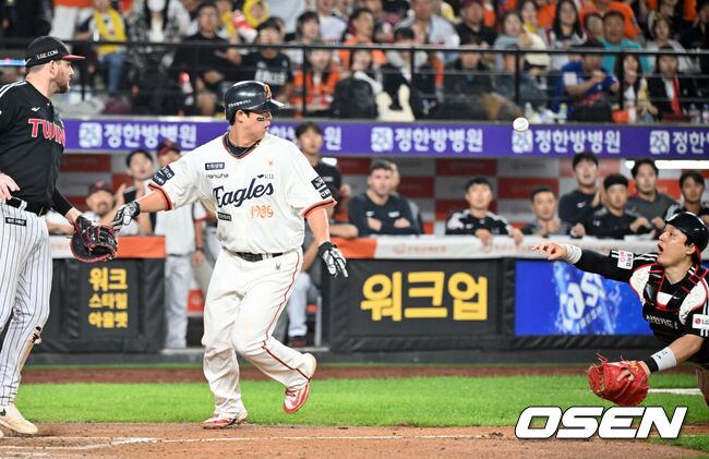 65억 포수, 왜 어이없는 태그 실수를 했을까…우승 걸린 경기, 1점차에서 방심이 웬말인가 – 출장용접