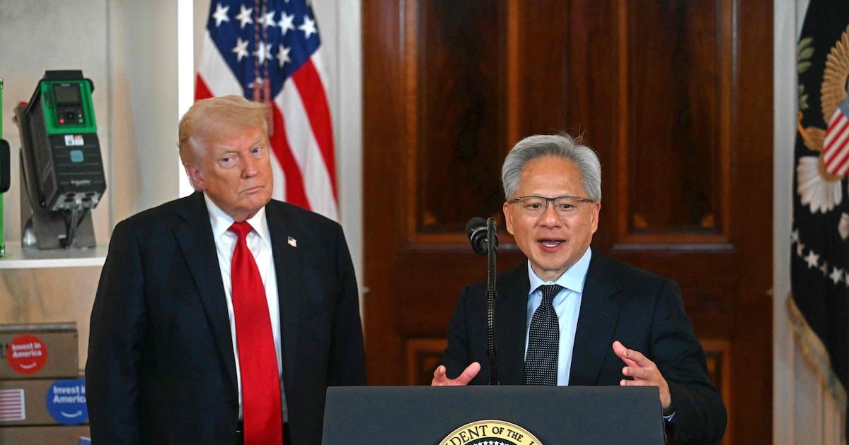 "수출통제 中자립 도와" 젠슨 황 설득 통했나...美, 고성능 AI칩 'H20... - 뉴스 썸네일 이미지