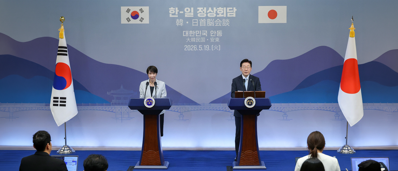 이재명 대통령과 다카이치 사나에 일본 총리가 19일 경북 안동의 한 호텔에서 공동언론발표를 하고 있다. /뉴스1