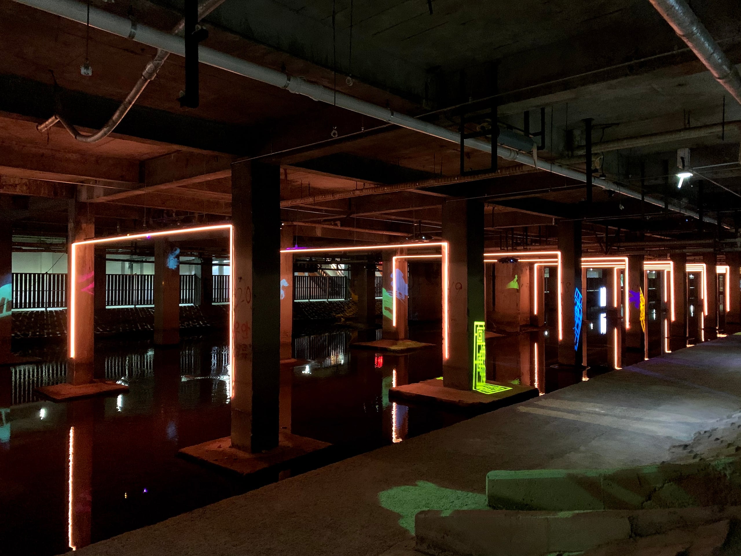 아무튼, 주말] 쓸모 없던 지하 공간의 쓸모 있는 변신