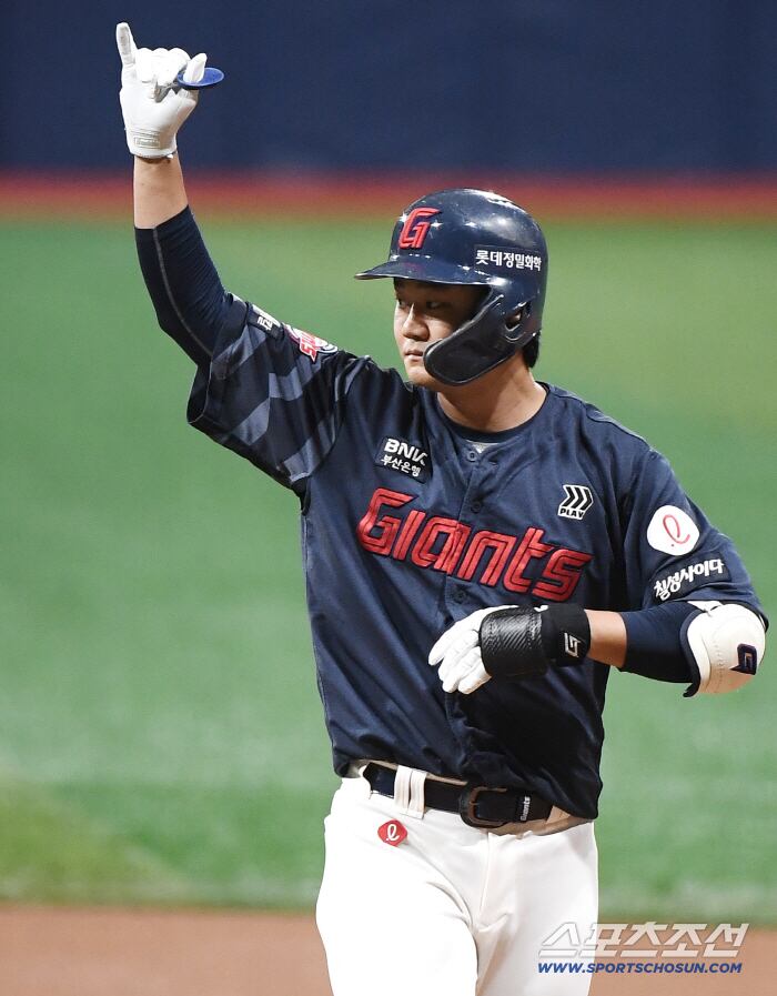 3일 서울 고척스카이돔에서 열린 롯데-키움전. 1회초 2사 손호영이 안타를 친 후 세리머니를 하고 있다. 고척=정재근 기자 cjg@sportschosun.com/2025.8.3