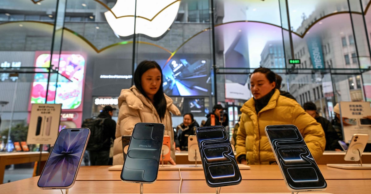 애플 아이폰, 중국에서 다시 시장 1위 탈환 - 뉴스 썸네일 이미지