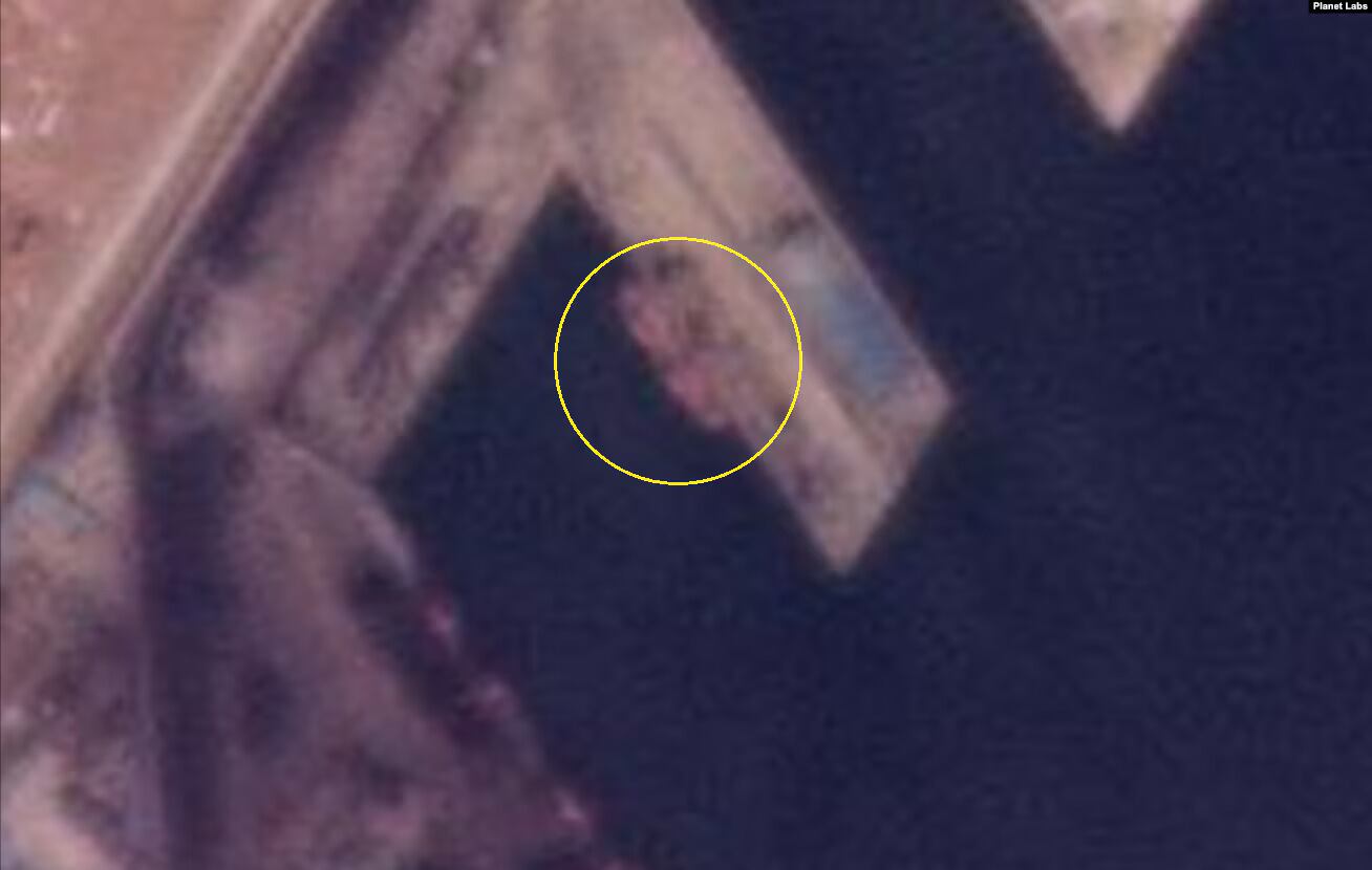 미국 상업위성 업체 플래닛 랩스가 지난 21일 촬영한 나진항 위성사진에 포착된 대형 선박 모습. /플래닛 랩스