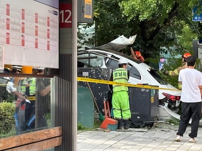 분당 정자역서 50대 女 운전 벤츠 인도 돌진…30대 보행자 숨져