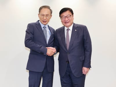 정점식 만난 이명박 “당보다 원내 역할 커…국민 보고 투쟁해라”