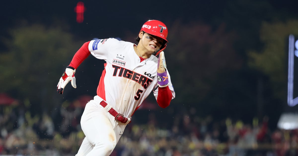 KIA Beats Samsung 4-2 to Force Game 5 in KBO Playoff Series