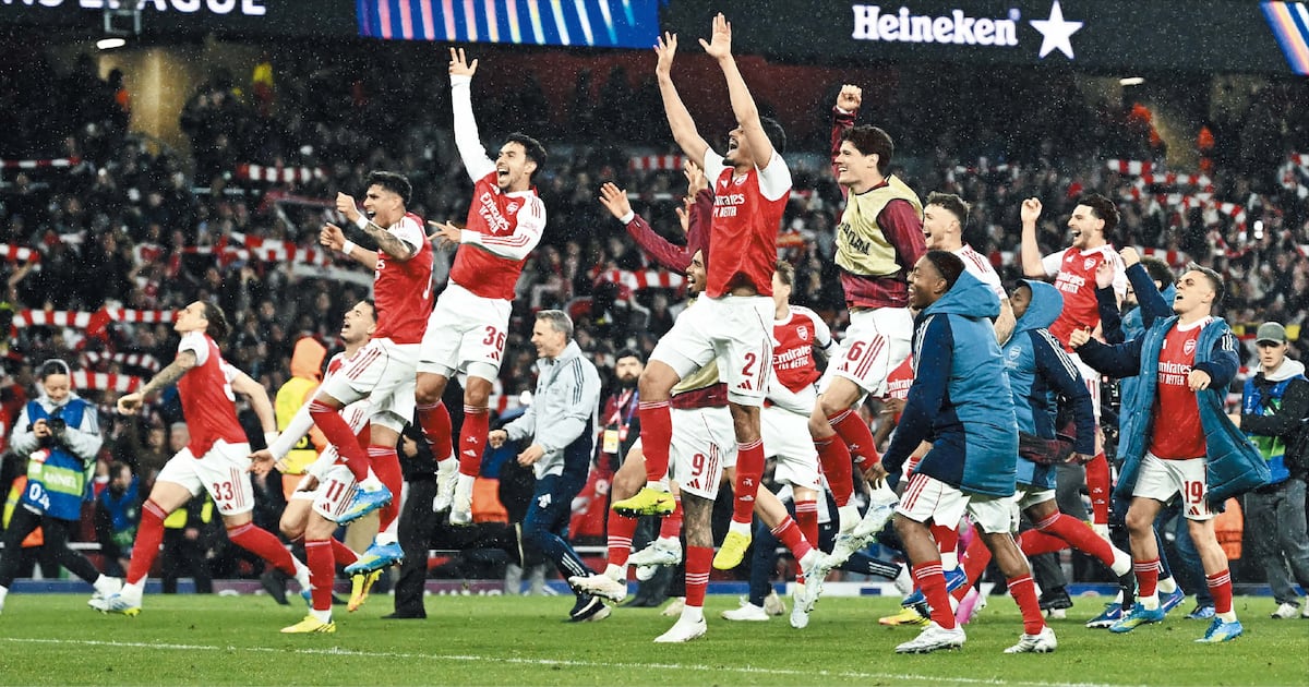아스널의 UEFA 챔피언스리그 결승 진출 관련 이미지