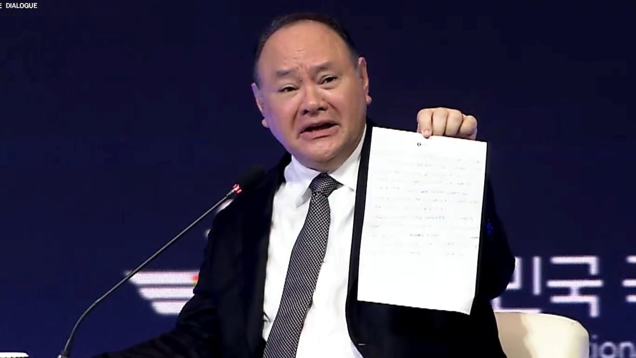 Philippine Defense Secretary Rebuffs Chinese Note