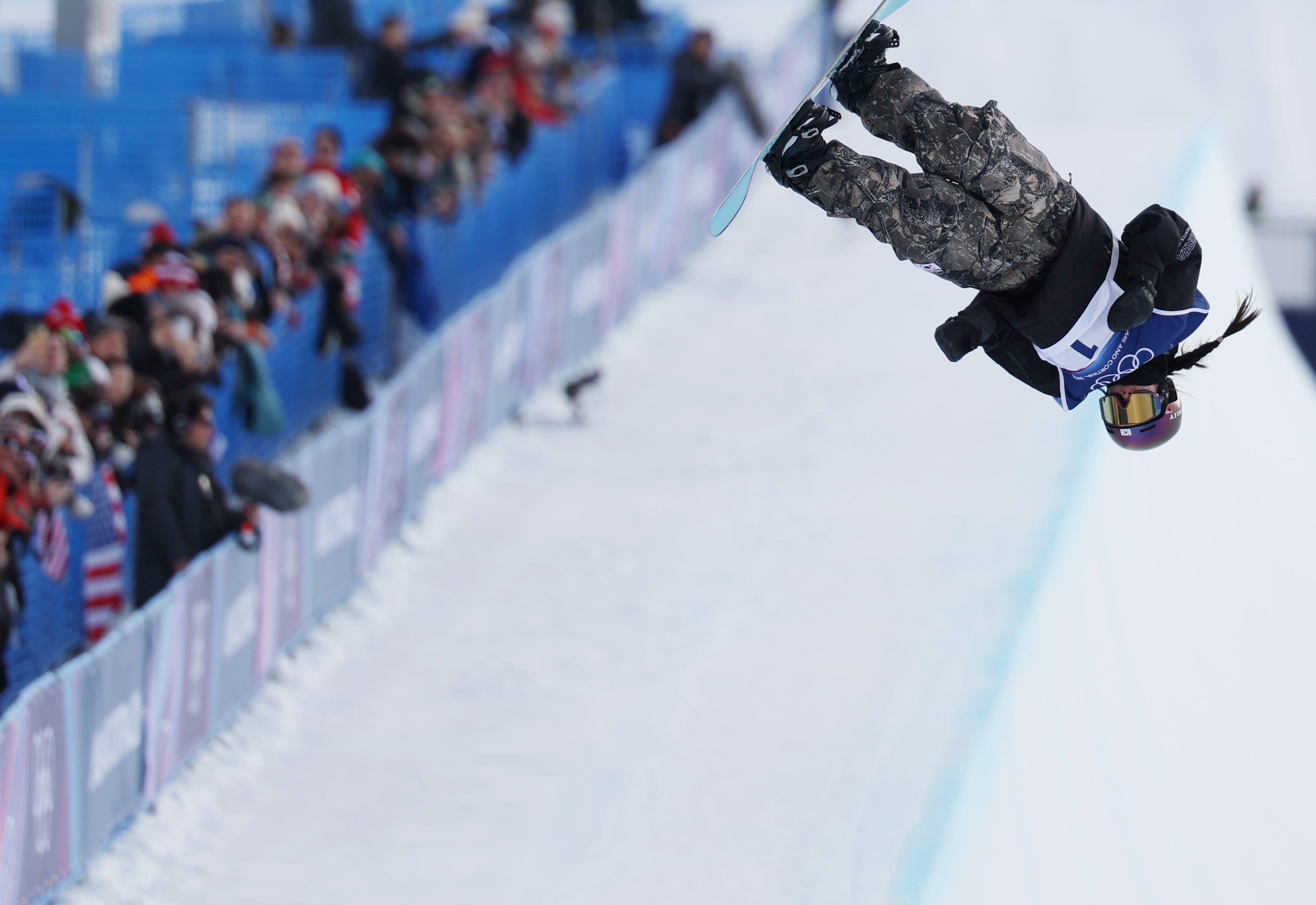 <YONHAP PHOTO-7511> 최가온, 준비는 끝났다 (리비뇨=연합뉴스) 신준희 기자 = 11일(현지시간) 이탈리아 리비뇨 스노파크에서 열린 2026 밀라노-코르티나담페초 동계올림픽 스노보드 여자 하프파이프 예선에 출전한 최가온이 경기를 펼치고 있다. 2026.2.11 hama@yna.co.kr/2026-02-11 21:04:22/<저작권자 ⓒ 1980-2026 ㈜연합뉴스. 무단 전재 재배포 금지, AI 학습 및 활용 금지>