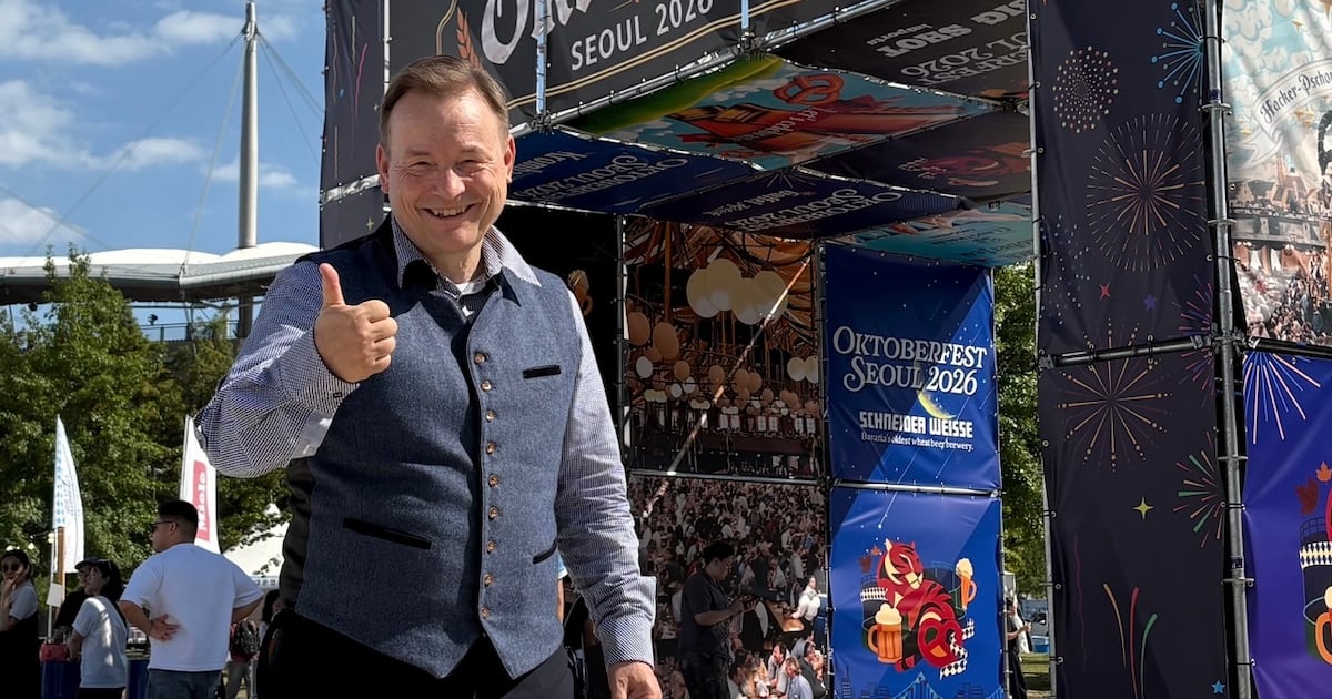 German Ambassador Applauds Seoul Oktoberfest Cultural Exchange - 조선일보