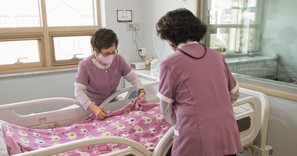 요양보호사 절반이 60대... 노인이 노인을 돌보는 나라