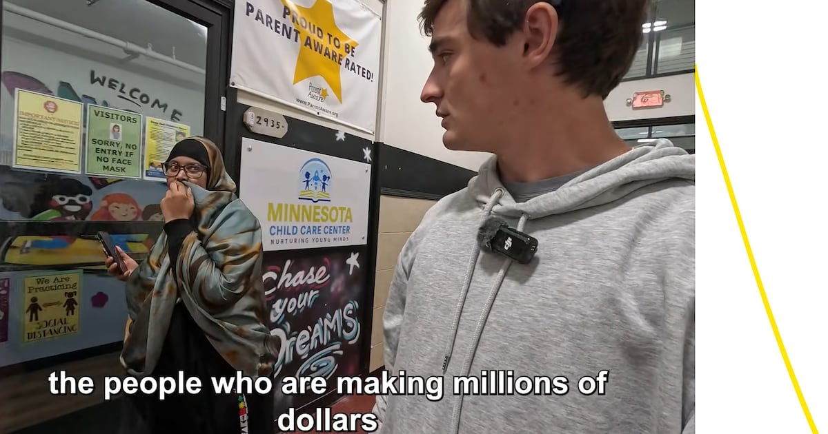 "하루 만에 1억 달러 적발"... 23살의 '1억뷰' 고발 영상, 복지 스캔... - 뉴스 썸네일 이미지