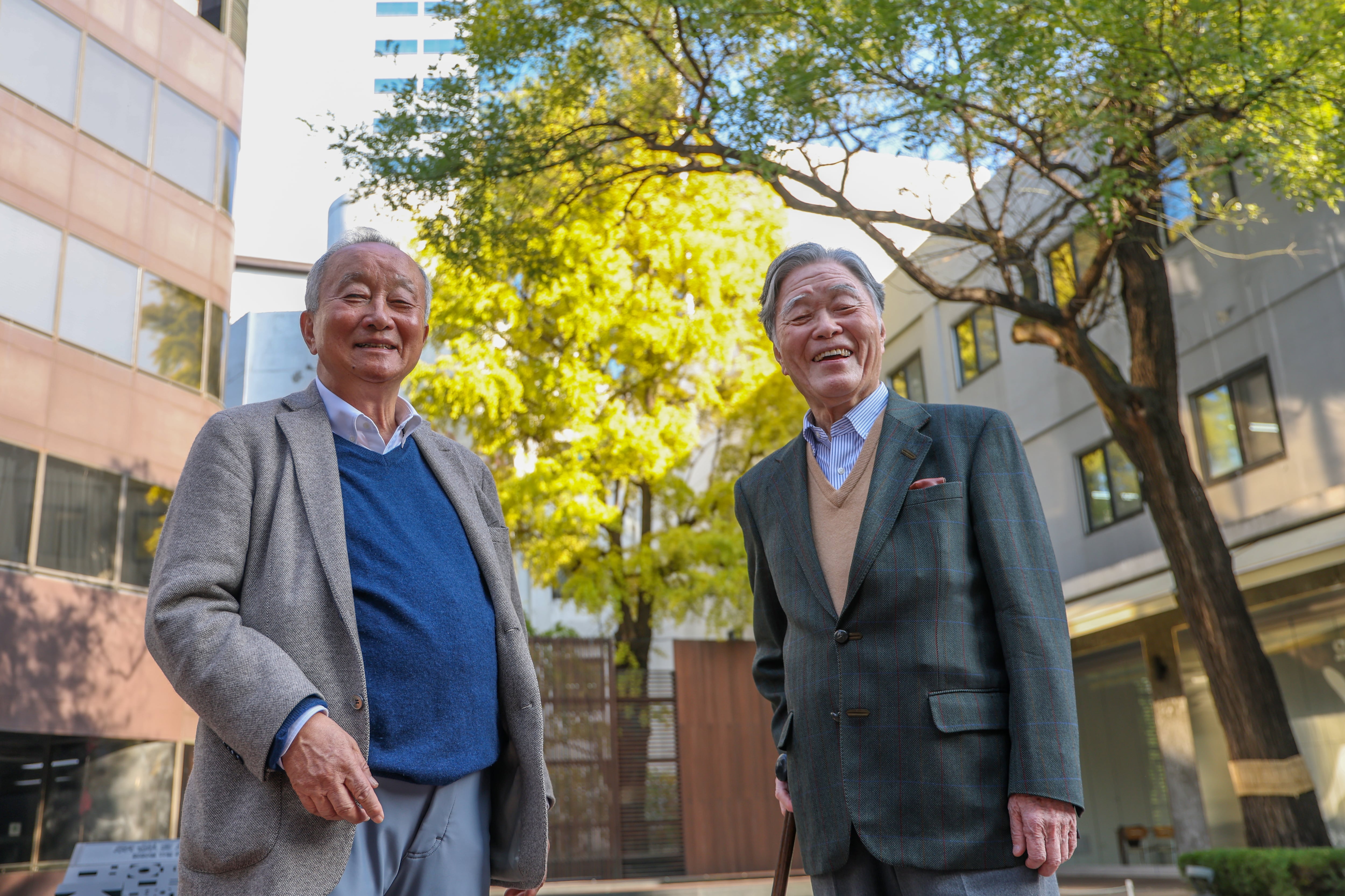 '신문기자 50년'을 맞은 강천석(왼쪽) 본지 고문이 지난 5일 조선일보에서 언론학자 정진석 한국외대 명예교수를 만났다. 유튜브의 포로가 된 정치를 개탄한 두 사람은