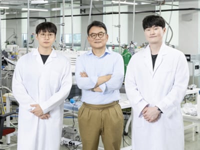 국내 연구진, 원자 수준 초박막 반도체 한 장에 트랜지스터 만들었다