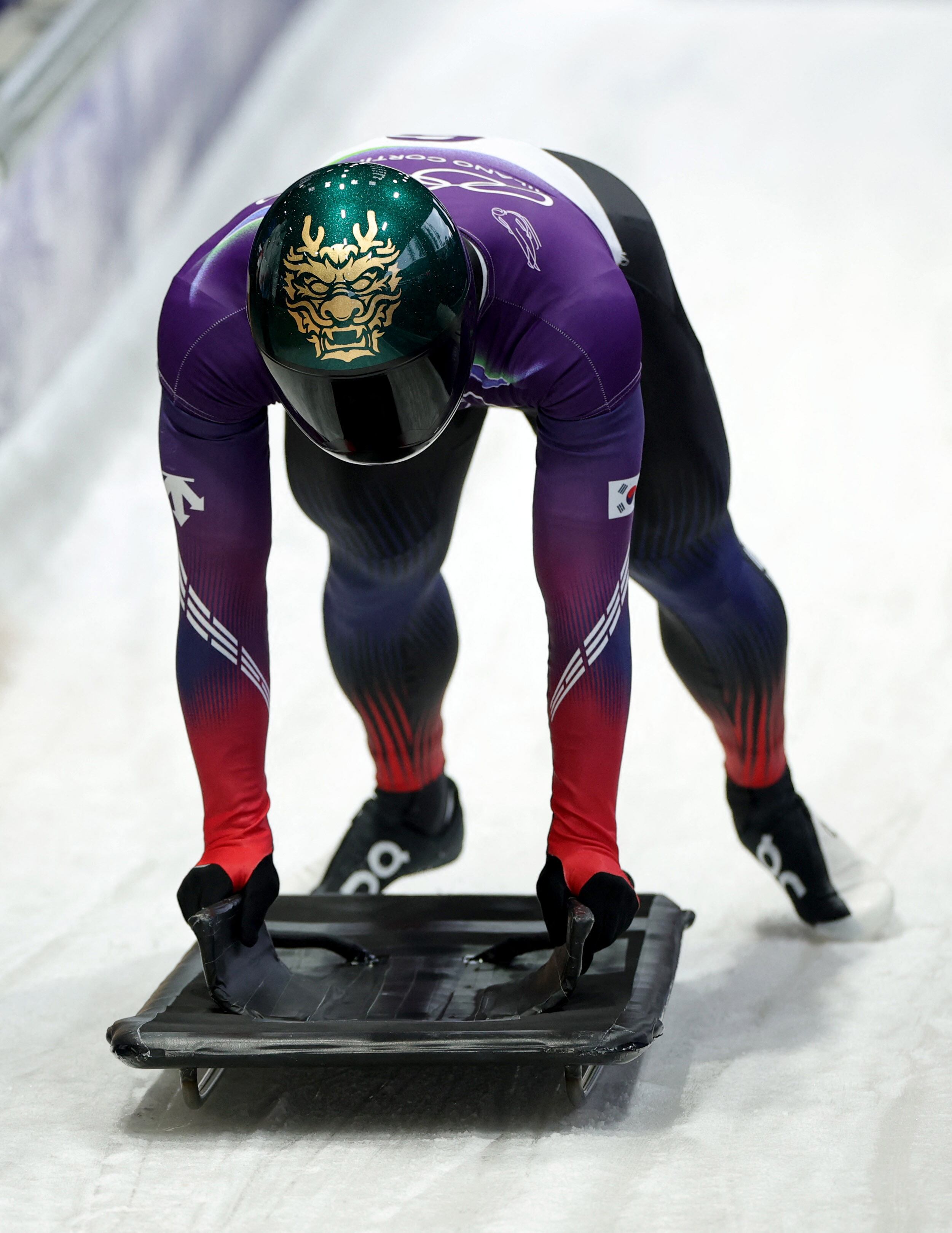 한국 스켈레톤 정승기가 12일 열린 밀라노 코르티나 올림픽 남자 스켈레톤 예선에서 주행에 나서고 있다. /로이터 연합뉴스