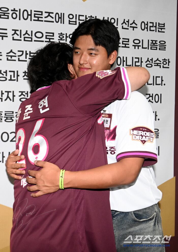 ’27억 포기 고마워서’ 역대 2위 특급 대우로 모셨다…”더 받으면 좋지만, 그냥 바로 계약했다” – 폰테크 달인