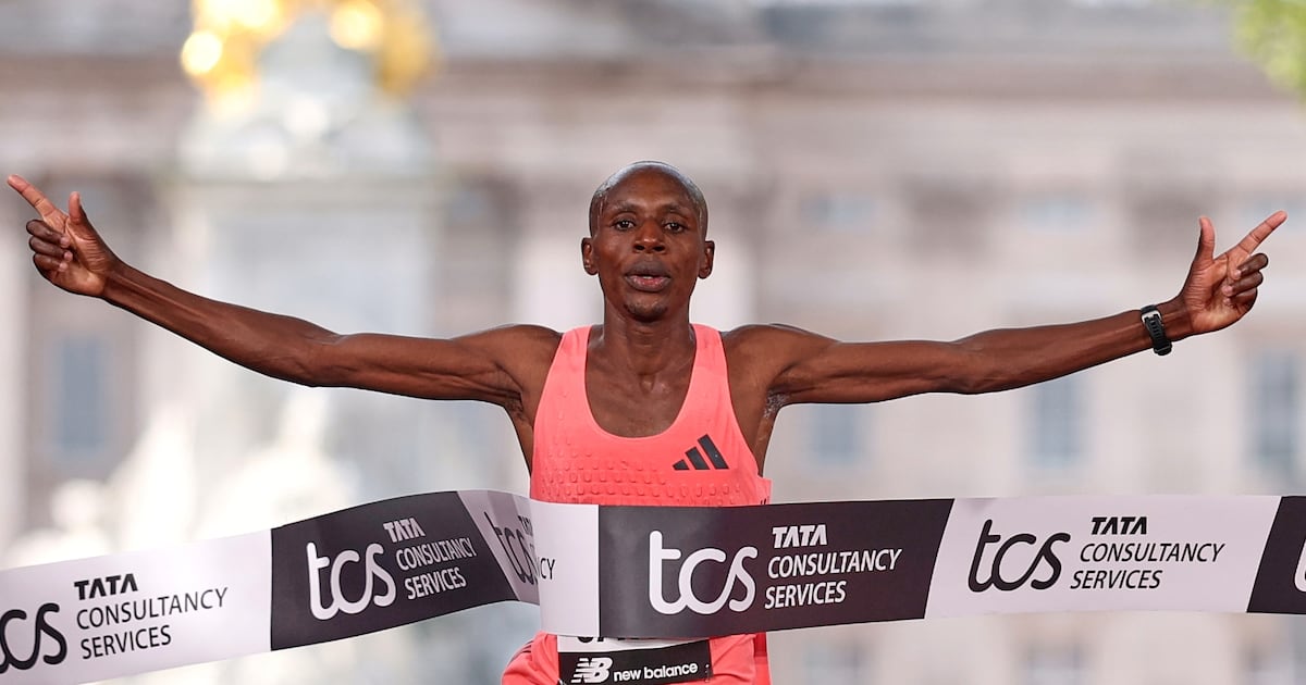 런던 마라톤에서 2시간 벽이 깨졌다는 보도 이미지