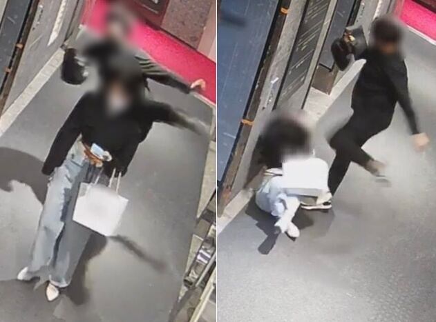 사건 당시 부산 부산진구 서면 한 오피스텔 1층 복도에서 이씨가 쓰러진 여성 피해자를 발로 차며 폭행하는 모습. /뉴스1