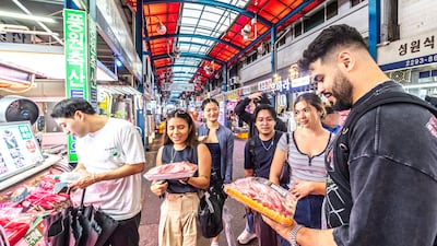 Curious About Koreans’ Daily Lives: Foreign Tourists Flock to Majang and Noryangjin Markets