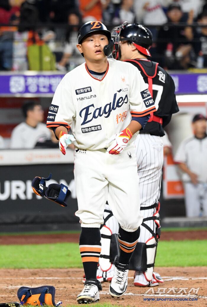 26일 대전 한화생명볼파크에서 열린 한화 이글스와 LG 트윈스의 경기. 5회말 1사 한화 김태연이 볼넷 출루하고 있다. 대전=박재만 기자 pjm@sportschosun.com/2025.09.26