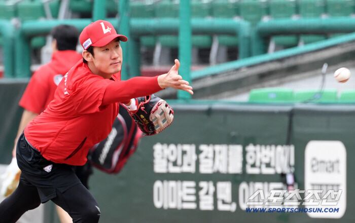11일 인천SSG랜더스필드에서 열린 SSG와 삼성의 준PO 2차전. SSG 오태곤이 수비 훈련을 하고 있다. 인천=박재만 기자 pjm@sportschosun.com/2025.10.11