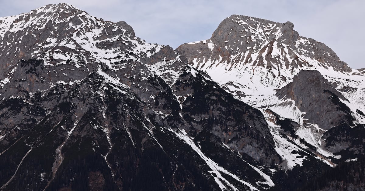 여친 얼어 죽게 두고 혼자 내려온 남친... 이게 말이 됨?